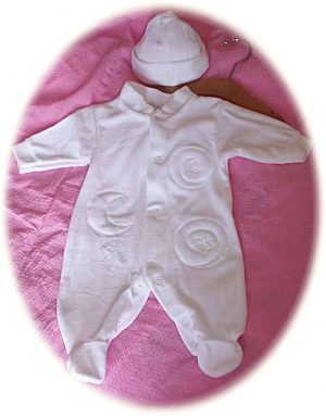 Baby's all-in-one suit